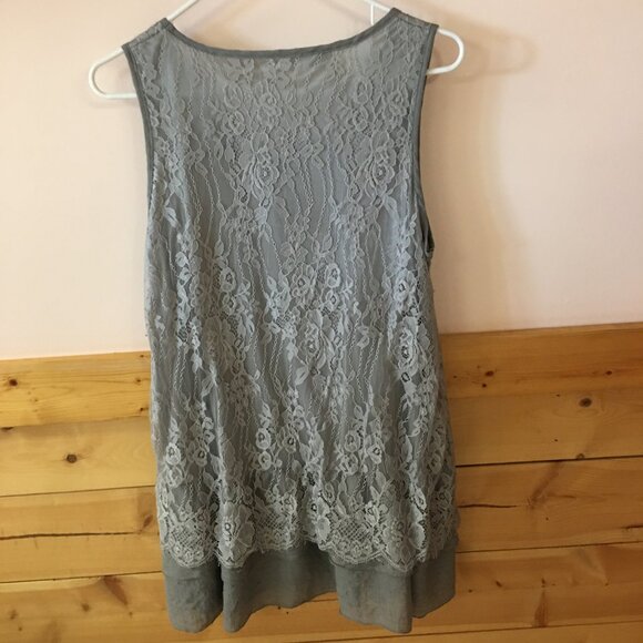 A Touch of Class Tank - Picture 4 of 4